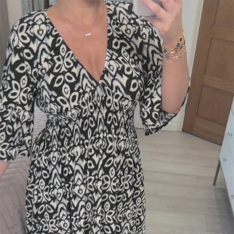 Dina – Flowy V-Neck Floral Dress