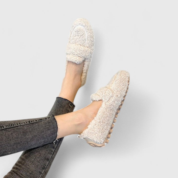 Solenne – Warm Slippers with Elegant Design